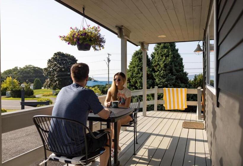 Seascape Motel & Cottages