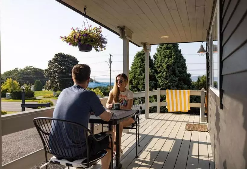 Seascape Motel & Cottages