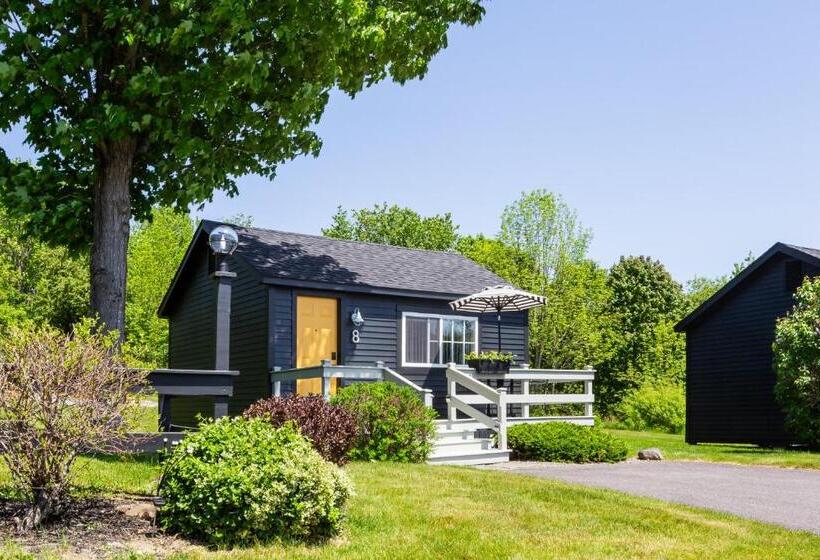 Seascape Motel & Cottages