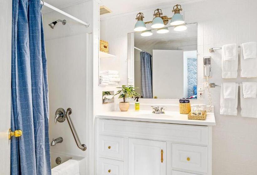 Seascape Motel & Cottages