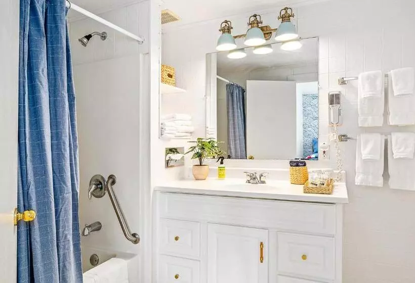 Seascape Motel & Cottages