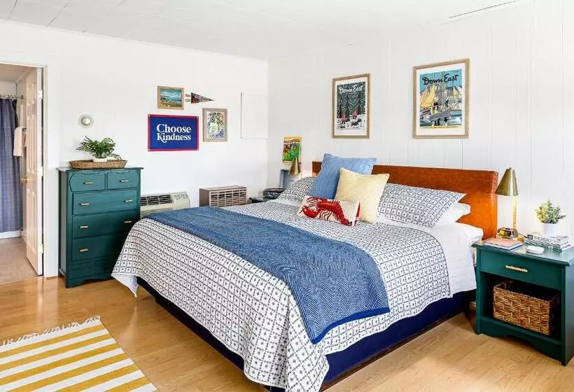 Seascape Motel & Cottages