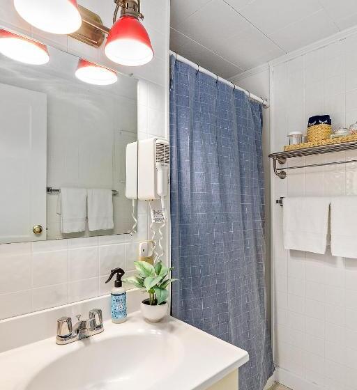 Seascape Motel & Cottages