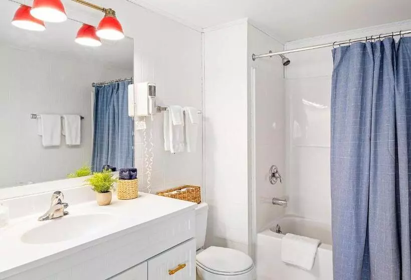 Seascape Motel & Cottages