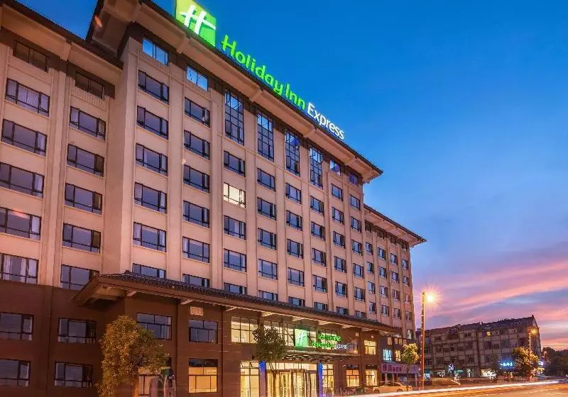 Hotelli Holiday Inn Express Dongyang Hengdian By Ihg