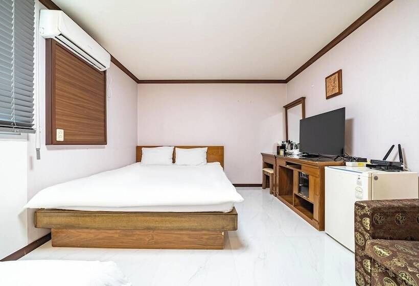 Motel Cheorwon Pareseu