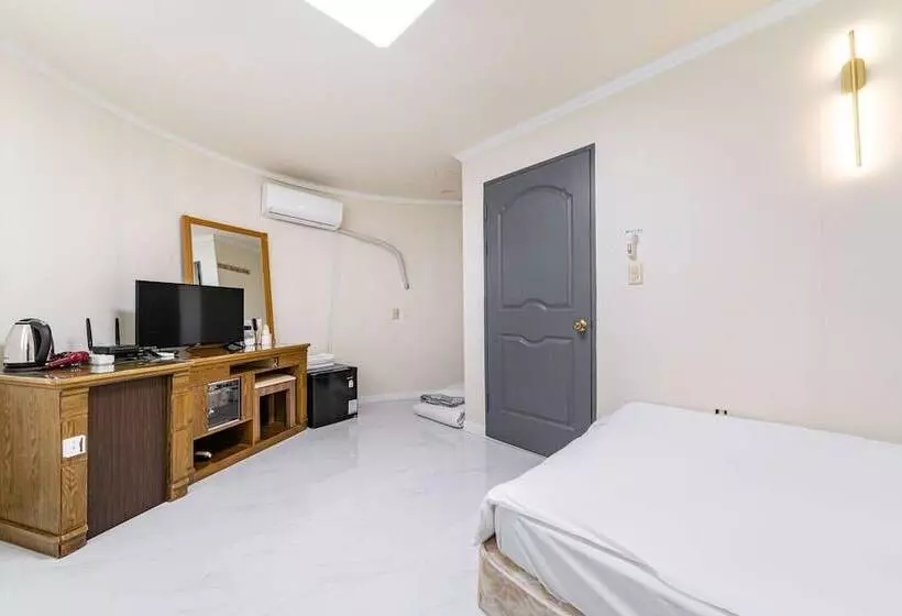 Motel Cheorwon Pareseu
