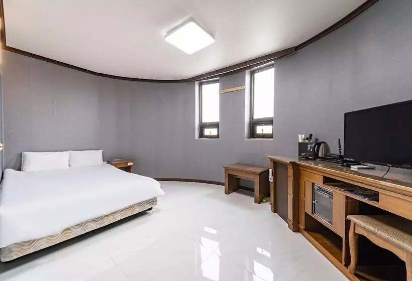 Motel Cheorwon Pareseu