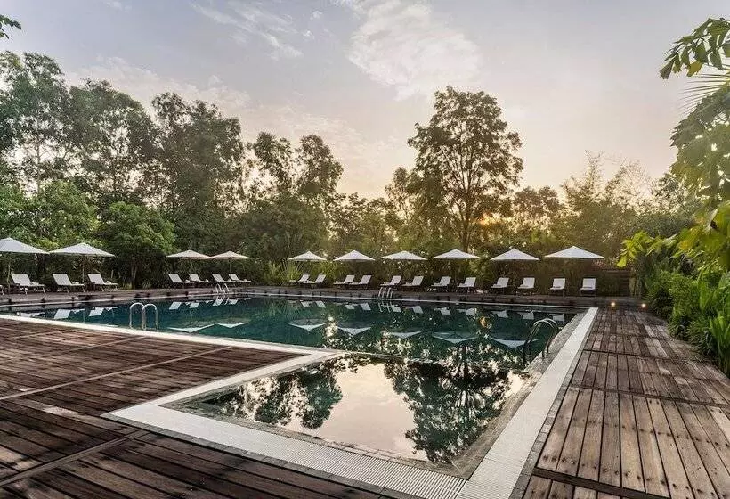 Hotelli Farmhouse Resort & Spa