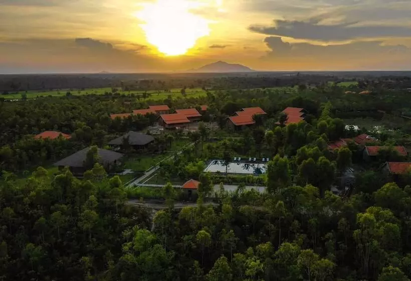 Hotelli Farmhouse Resort & Spa