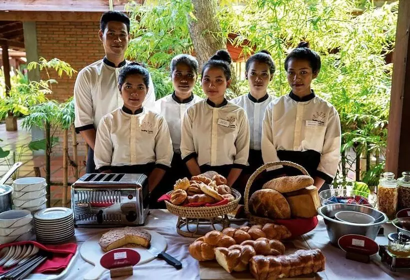 Hotelli Farmhouse Resort & Spa