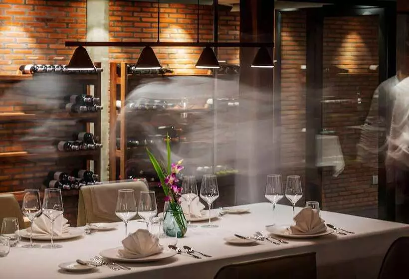 Hotelli Farmhouse Resort & Spa