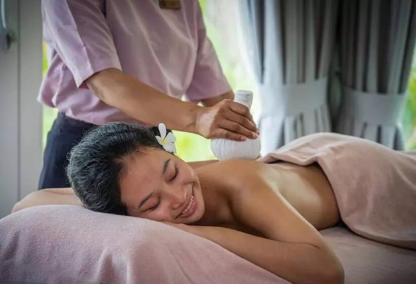 Hotelli Farmhouse Resort & Spa