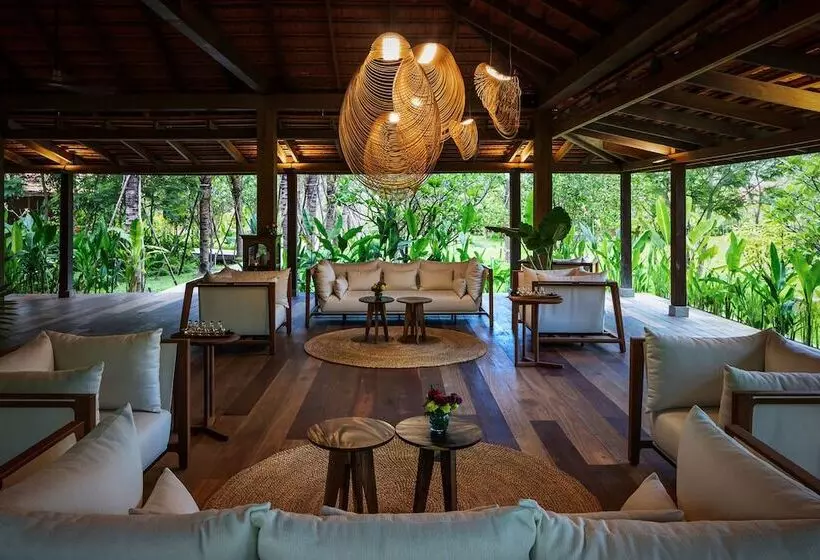 Hotelli Farmhouse Resort & Spa