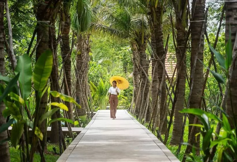 Hotelli Farmhouse Resort & Spa