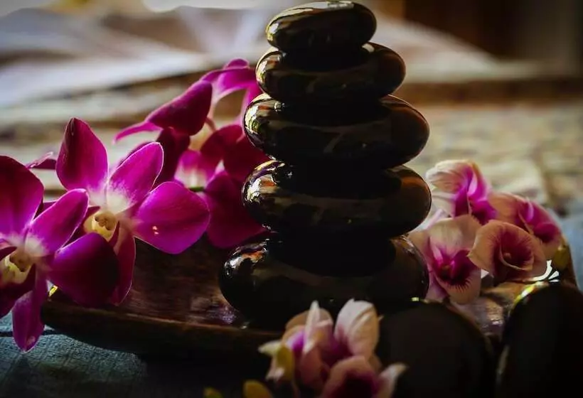 Hotelli Farmhouse Resort & Spa