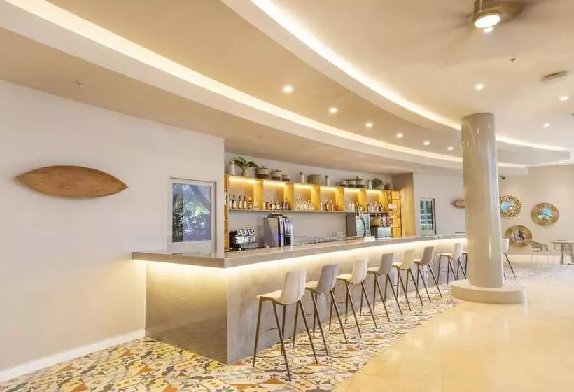 ホテル Grand Sirenis San Andres