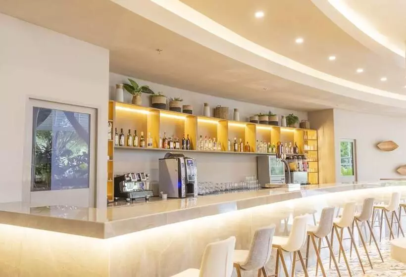 ホテル Grand Sirenis San Andres