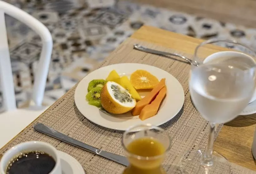 ホテル Grand Sirenis San Andres