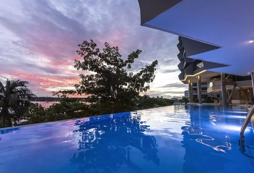 ホテル Grand Sirenis San Andres