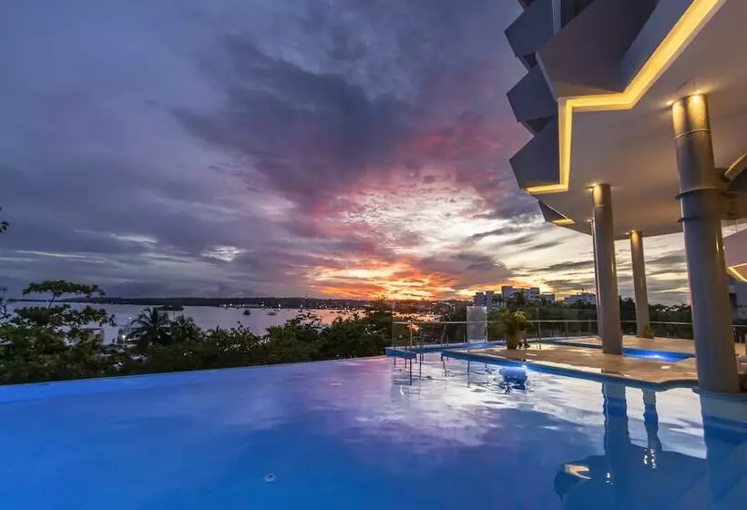 ホテル Grand Sirenis San Andres