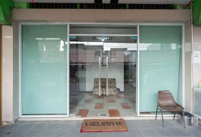 پانسیون Reddoorz Near Jembatan Makalam Jambi
