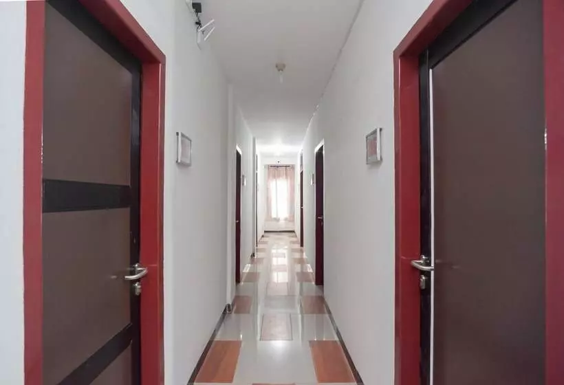 پانسیون Reddoorz Near Jembatan Makalam Jambi