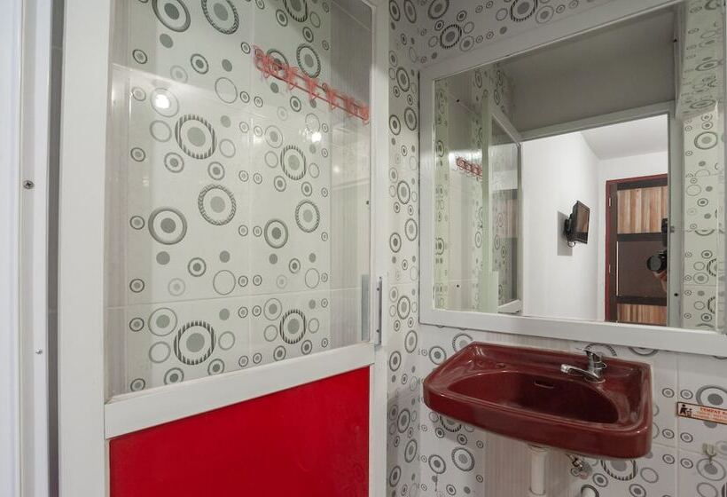 Pensjonat Reddoorz Near Jembatan Makalam Jambi