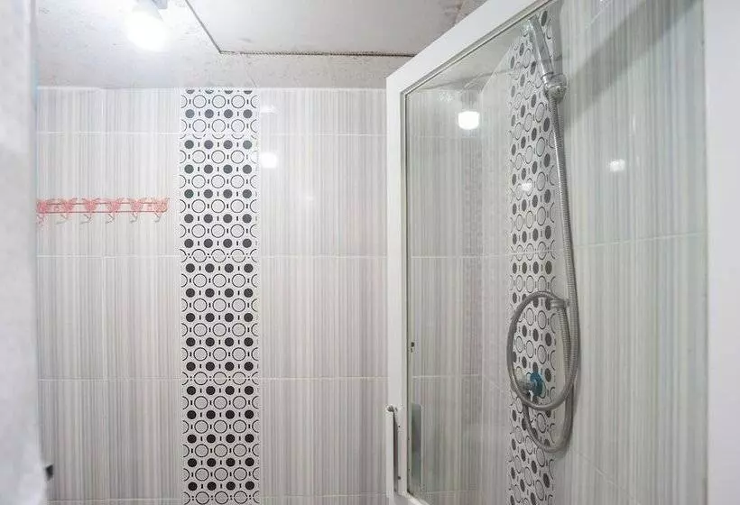 پانسیون Reddoorz Near Jembatan Makalam Jambi