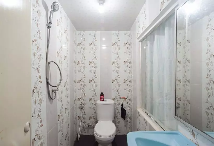 پانسیون Reddoorz Near Jembatan Makalam Jambi