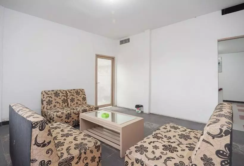 پانسیون Reddoorz Near Jembatan Makalam Jambi