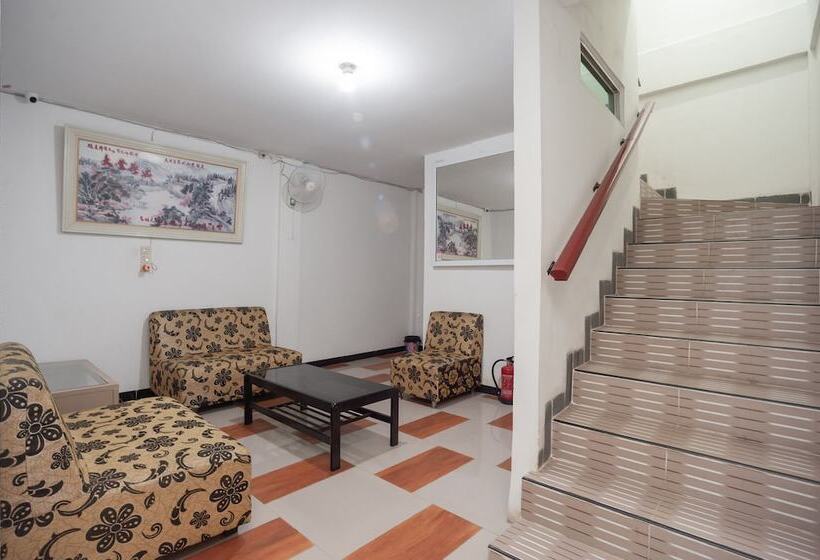 Pensjonat Reddoorz Near Jembatan Makalam Jambi