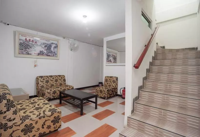 پانسیون Reddoorz Near Jembatan Makalam Jambi