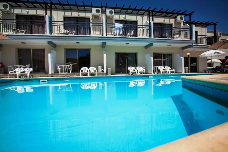 هتل Crystallo Apartments