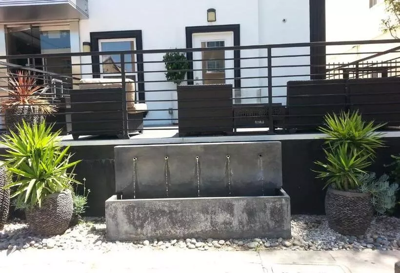 ホテル Hollywood Vip