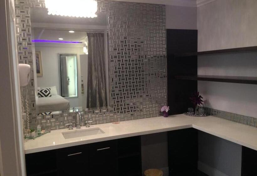 בית מלון כפרי Hollywood Vip