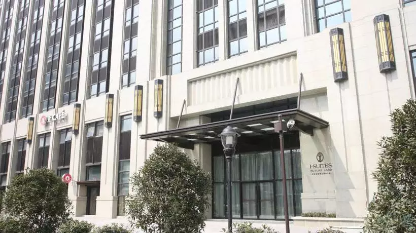 Отель Isuites Future Land