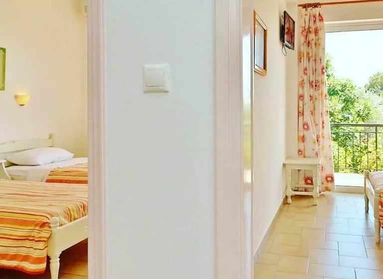 Hôtel Manos Studios
