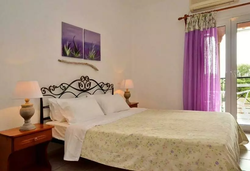 Hôtel Manos Studios