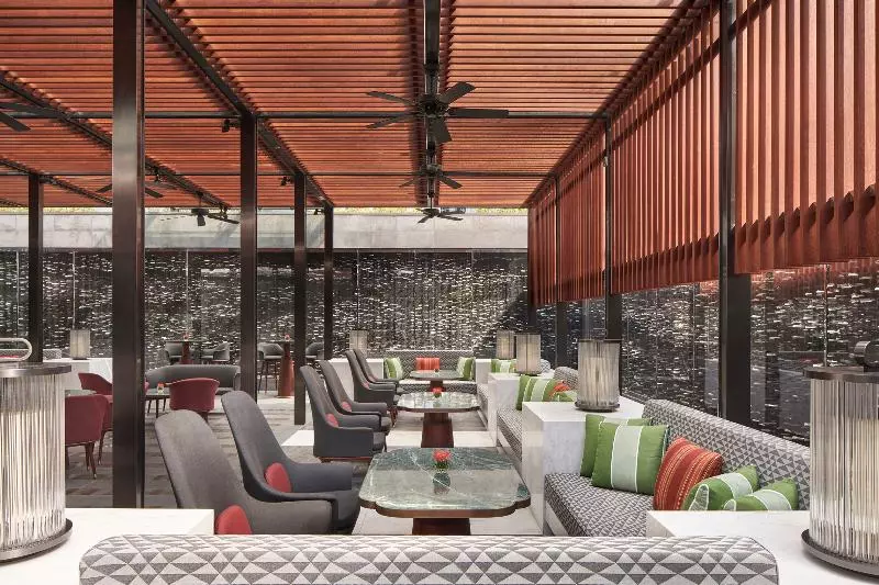 호텔 Regent Shanghai Pudong   Complimentary First Round Minibar Per Stay   Including A Bottle Of Wine