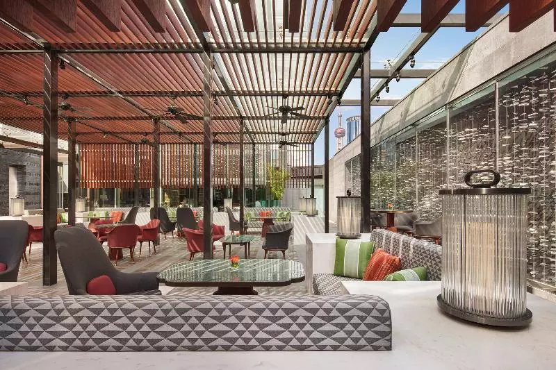 호텔 Regent Shanghai Pudong   Complimentary First Round Minibar Per Stay   Including A Bottle Of Wine