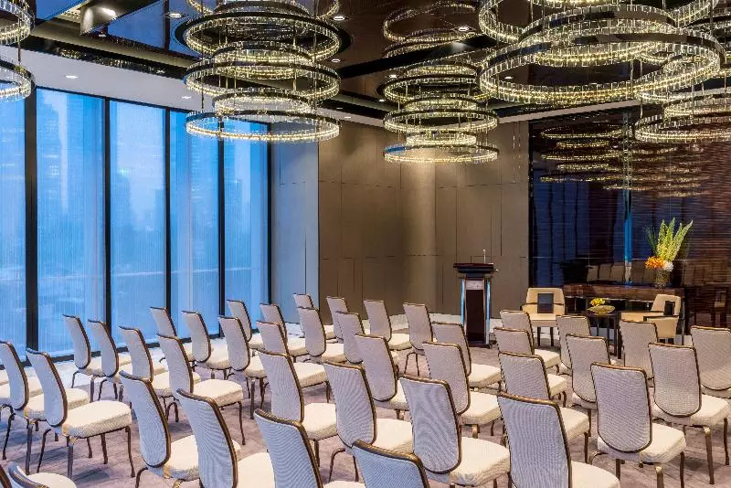 호텔 Regent Shanghai Pudong   Complimentary First Round Minibar Per Stay   Including A Bottle Of Wine