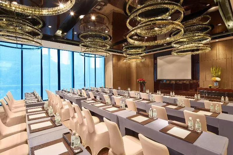 호텔 Regent Shanghai Pudong   Complimentary First Round Minibar Per Stay   Including A Bottle Of Wine