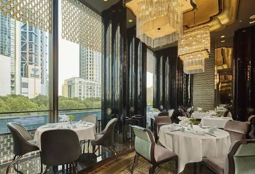 호텔 Regent Shanghai Pudong   Complimentary First Round Minibar Per Stay   Including A Bottle Of Wine