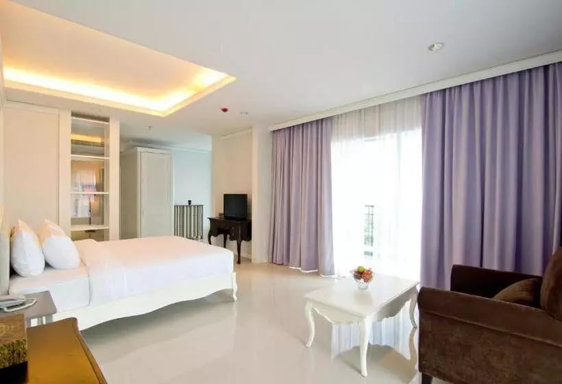 فندق Welcome World Beachfront Resort