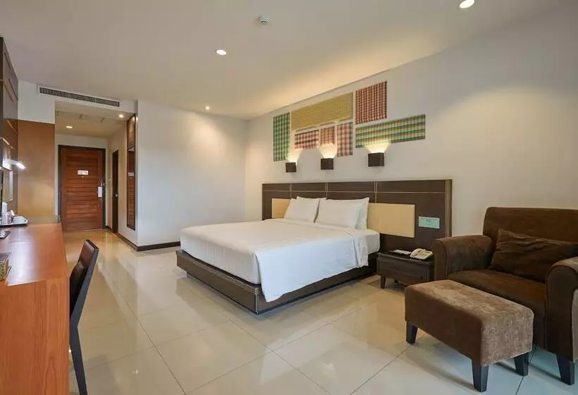 فندق Welcome World Beachfront Resort