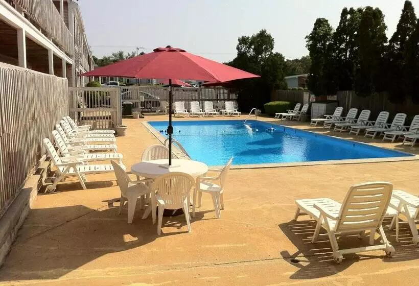 モーテル Holiday Hill Inn & Suites