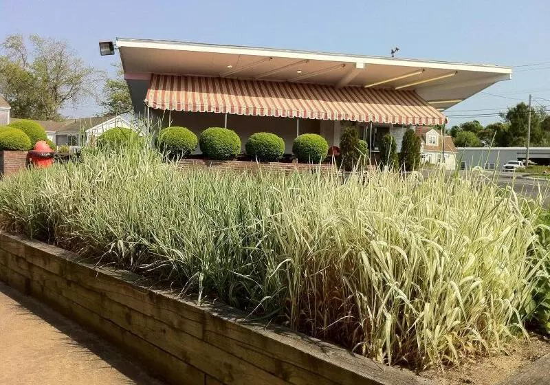 モーテル Holiday Hill Inn & Suites