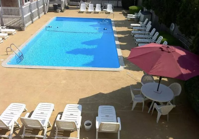 モーテル Holiday Hill Inn & Suites