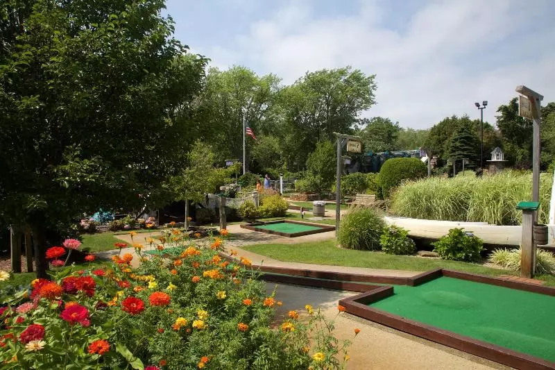 モーテル Holiday Hill Inn & Suites